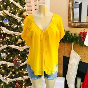 🔥FINAL💰DROP🔥 DVF Yellow Flowy Blouse - Sz 4